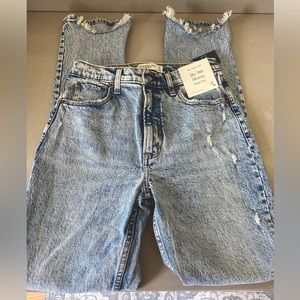 Abercrombie The 90s Skinny High Rise Jeans (**NEW WITH TAGS**)